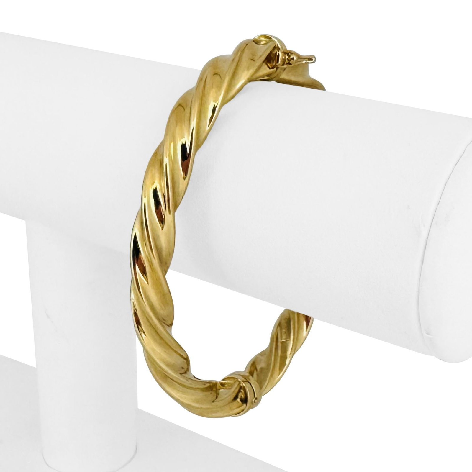 18k Yellow Gold Vintage Milor Spiral Twisted Bangle Bracelet Italy 7": Condition: Excellent Condition, Professionally Cleaned Metal: 18k Gold (Marked, and Professionally Tested) Weight: 11g Length: 7 Inches Inner Circumference Width: 7.5mm Closure: Box Tab Insert with Sa