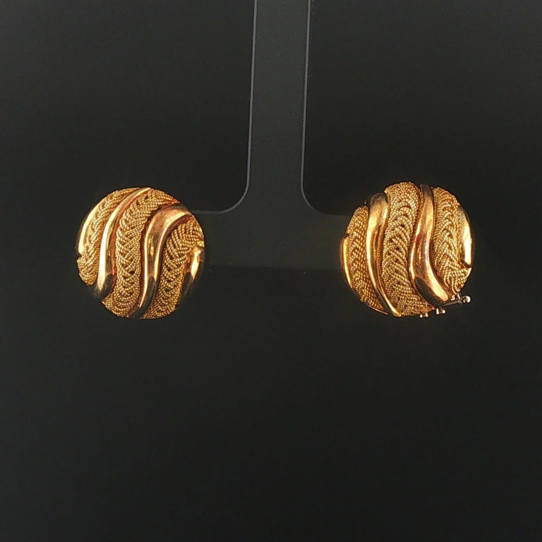 18k Yellow Gold Vintage Heavy Fancy Button Stud Earrings Italy: Condition: Excellent Condition, Professionally Cleaned Metal: 18k Gold (Marked, and Professionally Tested) Weight: 14.8g Length: 0.70 Inches Width: 0.70 Inches Closure: Posts with Omega Backs Markings