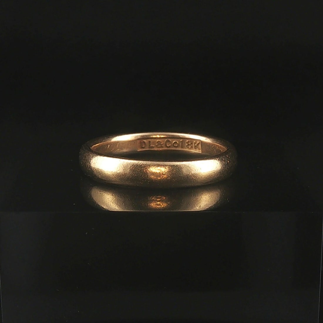 18k Yellow Gold Solid Vintage Men's Band Ring Size 8.75: Condition: Excellent Condition, Professionally Cleaned Metal: 18k Gold (Marked, and Professionally Tested) Weight: 5.6g Width: 3.8mm Size: 8.75 Markings: "DL&Co." "18k" and illegible inscription I