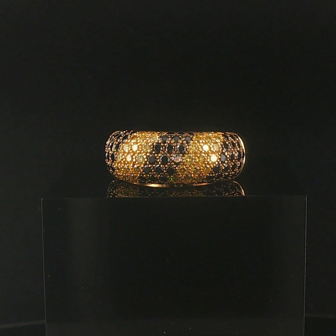 18k Yellow Gold and 1cttw Blue and Yellow Diamond Heavy Band Ring Size 7.5: Condition: Excellent Condition, Professionally Cleaned Metal: 18k Gold (Marked, and Professionally Tested) Weight: 15.1g Diamonds: 1cttw Round Cut Blue and Yellow Diamonds Width: 9mm at widest, 6mm at