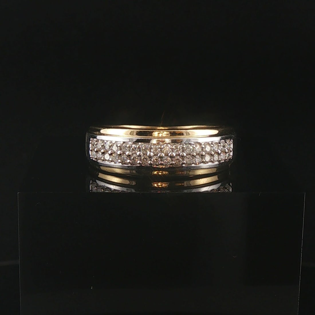 14k Yellow and White Gold 0.40cttw Diamond Men's: Condition: Excellent Condition, Professionally Cleaned Metal: 14k Gold (Marked, and Professionally Tested) Weight: 4.5g Diamonds: 0.40cttw Round Cut Natural Diamonds Width: 7mm Size: 9.5 (Sizeable)
