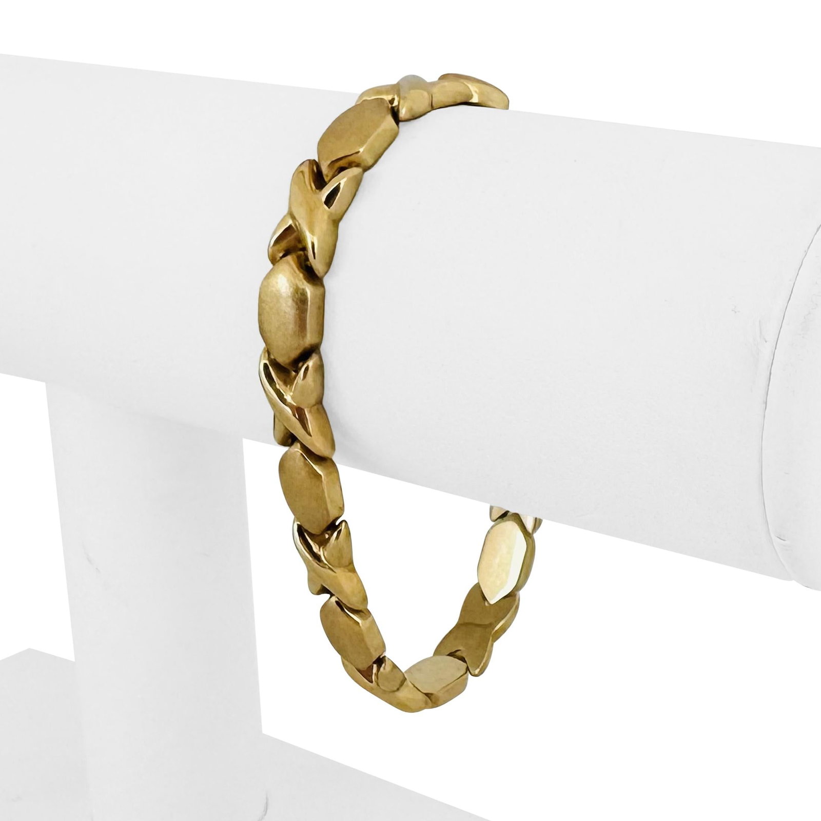 14k Yellow Gold Ladies XO Hugs and Kisses Link Br: Condition: Excellent Condition, Professionally Cleaned Metal: 14k Gold (Marked, and Professionally Tested) Weight: 11.5g Length: 7.5 Inches Width: 7mm Closure: Box Tab Insert with Safety Latch Marking