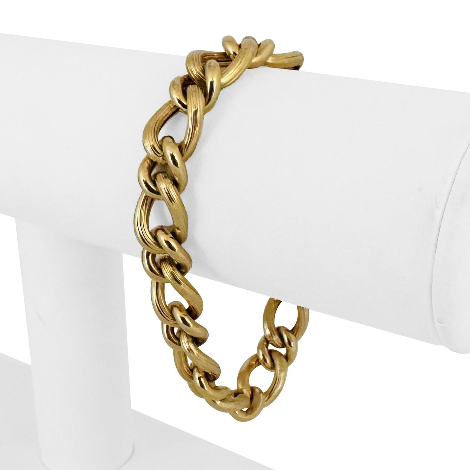 14k Yellow Gold Ladies Hollow Curb Link Bracelet: Condition: Excellent Condition, Professionally Cleaned Metal: 14k Gold (Marked, and Professionally Tested) Weight: 14.7g Length: 7.25 Inches Width: 10mm Closure: Box Tab Insert with Safety Latch