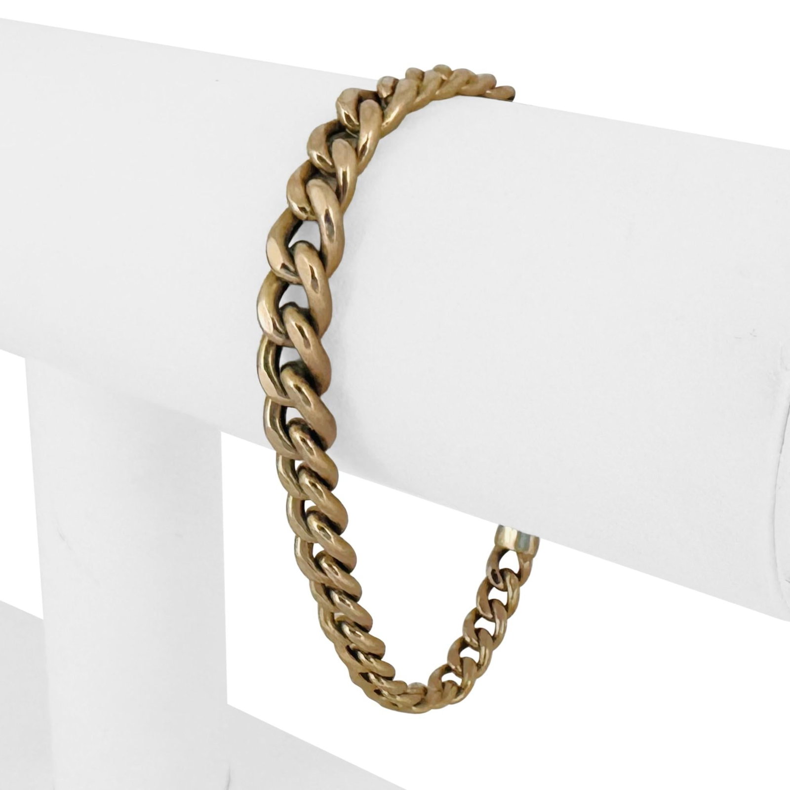 14k Yellow Gold Ladies Hollow Graduated Curb Link: Condition: Excellent Condition, Professionally Cleaned Metal: 14k Gold (Marked, and Professionally Tested) Weight: 8.2g Length: 7 Inches Width: 7.5mm at widest, 5mm at narrowest Closure: Lobster Claw 