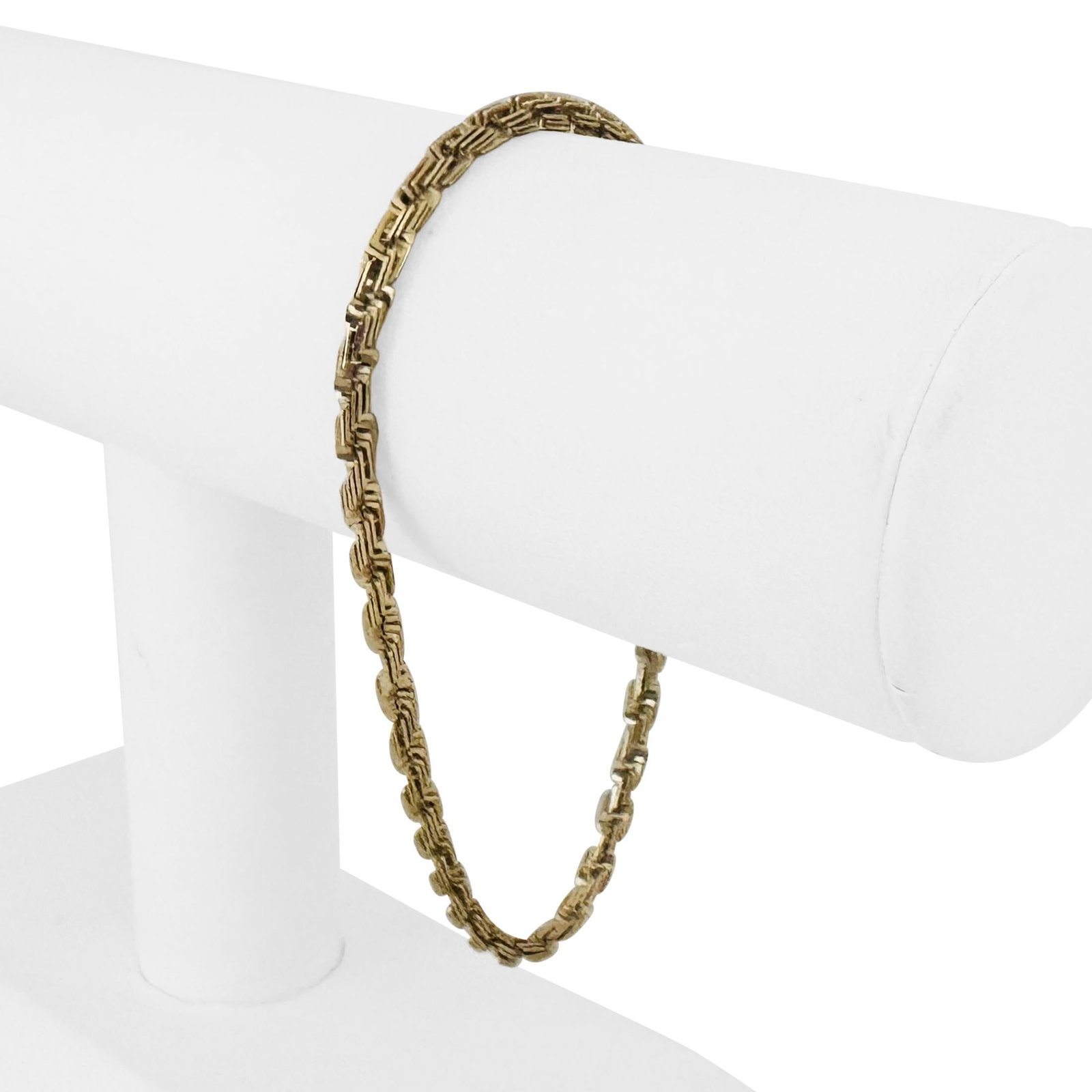 14k Yellow Gold Vintage Men's Squared Rope Bracel: Condition: Excellent Condition, Professionally Cleaned Metal: 14k Gold (Marked, and Professionally Tested) Weight: 8g Length: 8 Inches Width: 3.5mm Closure: Lobster Claw Markings: "14k" "OR" Item #JRJ