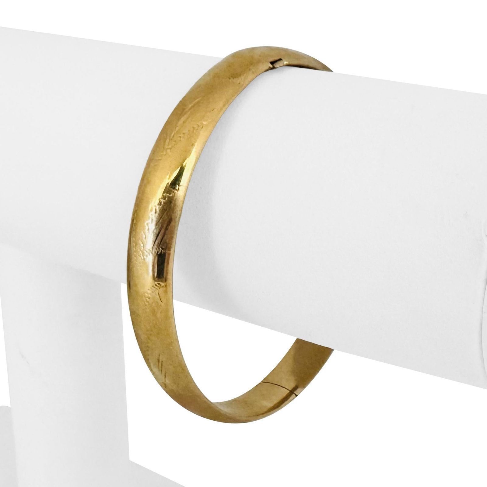 14k Yellow Gold Vintage Floral Bangle Bracelet 7": Condition: Excellent Condition, Professionally Cleaned Metal: 14k Gold (Marked, and Professionally Tested) Weight: 9.7g Length: 7 Inches Width: 9mm Closure: Slide Bar Insert Markings: "14KP" Item #JRJ