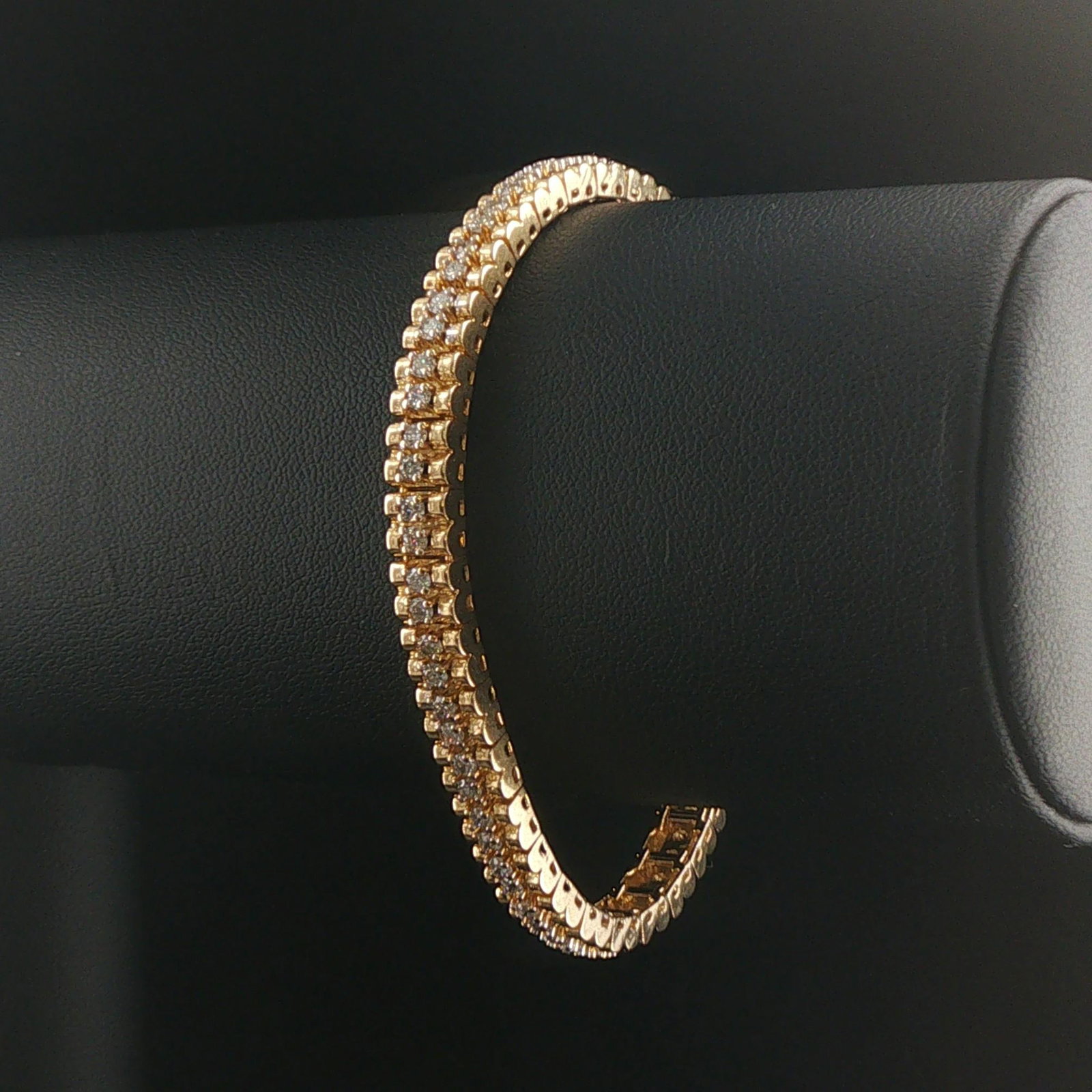 14k Yellow Gold and 2cttw Diamond Ladies Fancy Li: Condition: Excellent Condition, Professionally Cleaned Metal: 14k Gold (Marked, and Professionally Tested) Weight: 19.4g Diamonds: 2cttw Round Cut Natural Diamonds Length: 7 Inches Width: 6mm Closure: