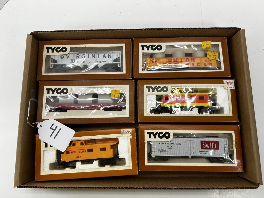 TYCO HO LOCOMOTIVES LOT OF 6: NO 233 1890 LOCO AND TENDER ITEMS - VIRGINIAN, GREAT NORTHERN, UNION PACIFIC, SWIFT REFRIDGERATOR LINES, CHATTANOOGA CARS