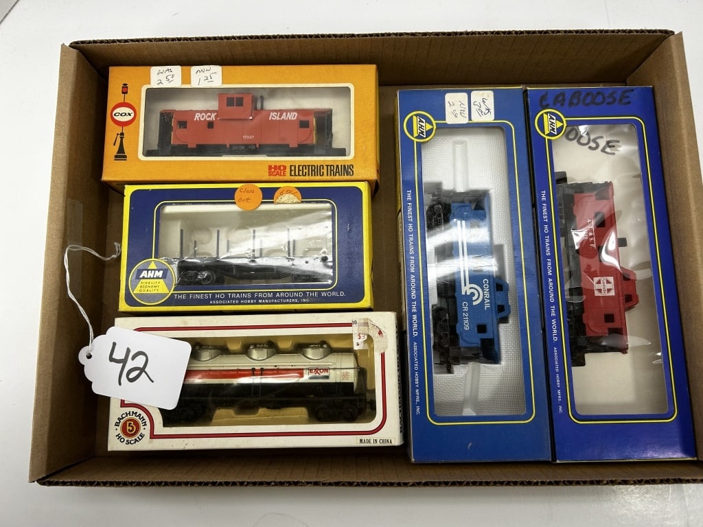 AHM, BACHMANN, COX TRAIN CARS LOT OF 5 (1 of 2)
