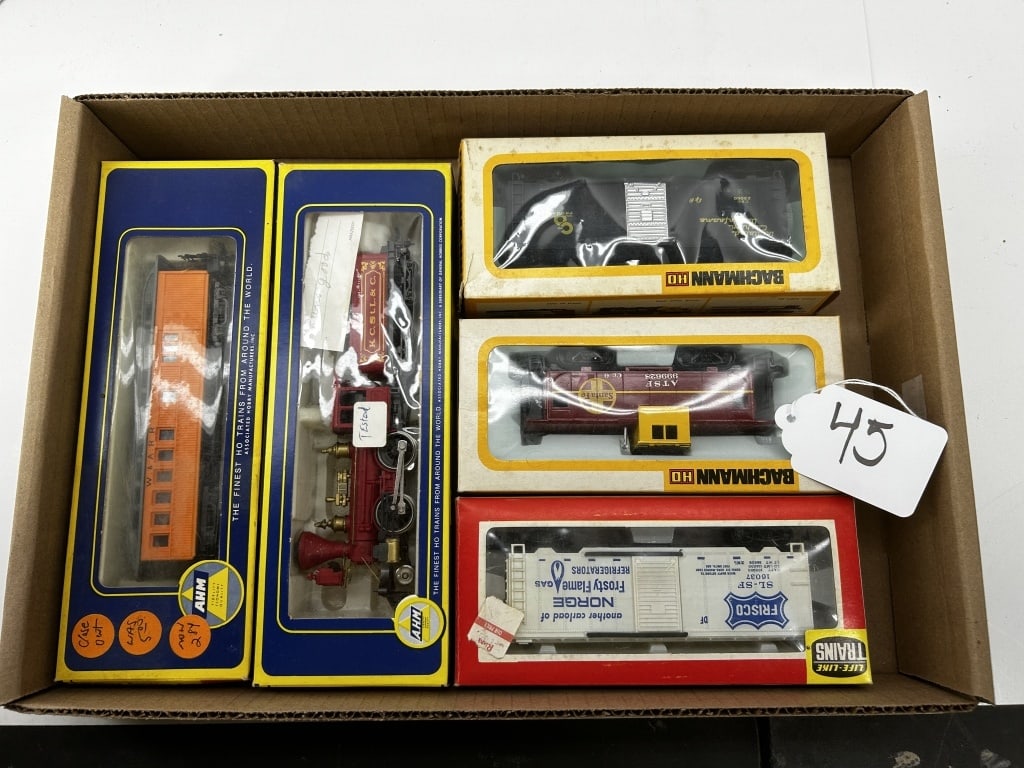 AHM, BACHMANN, LIFELINE CARS LOT OF 5: 03538 STEEL DOOR BOX CAR, AHM 240 BOWKER, AHM OLDTIME COMBINE CAR, 0901 41' BOX CAR, 1057 WIDE VISION CABOOSE SANTA FE