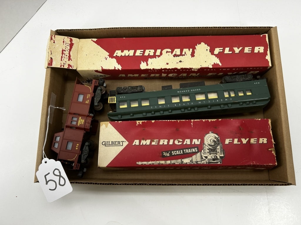AMERICAN FLYER LOT OF 4 TRAIN CARS: AMERICAN FLYER LOT OF 4 TRAIN CARS
