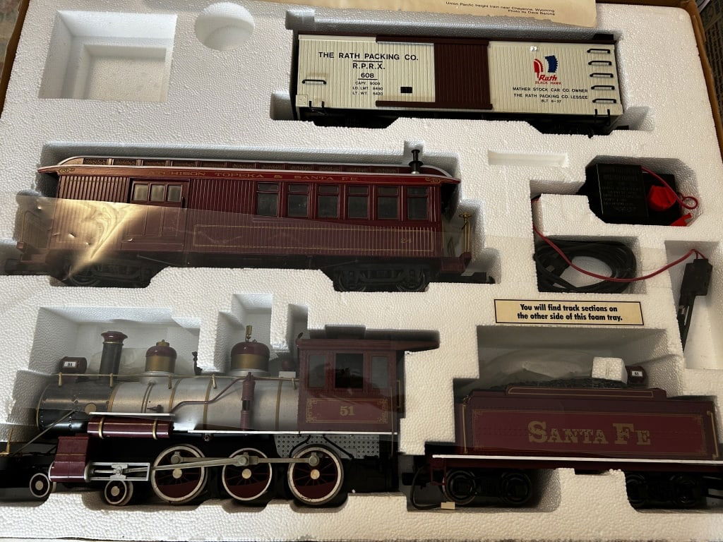 SUPER CHIEF ELECTRIC TRAIN CAR SET (1 of 3)