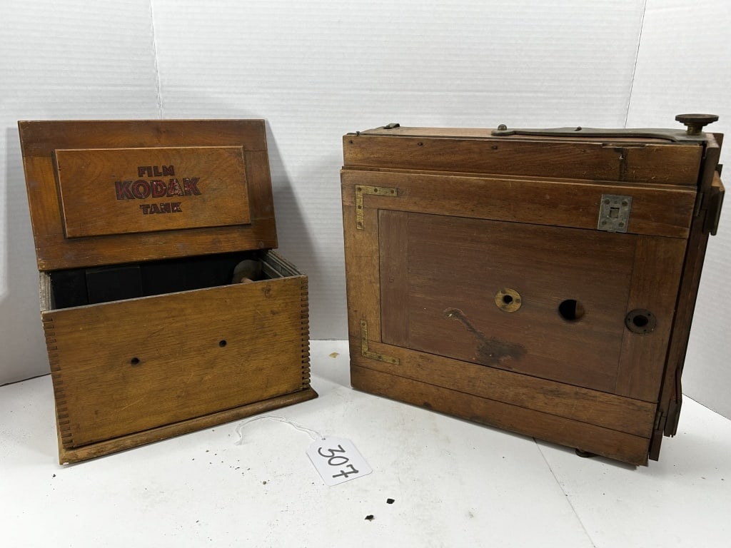 KODAK FILM TANK AND FOLDING PLATE CAMERA (1 of 5)