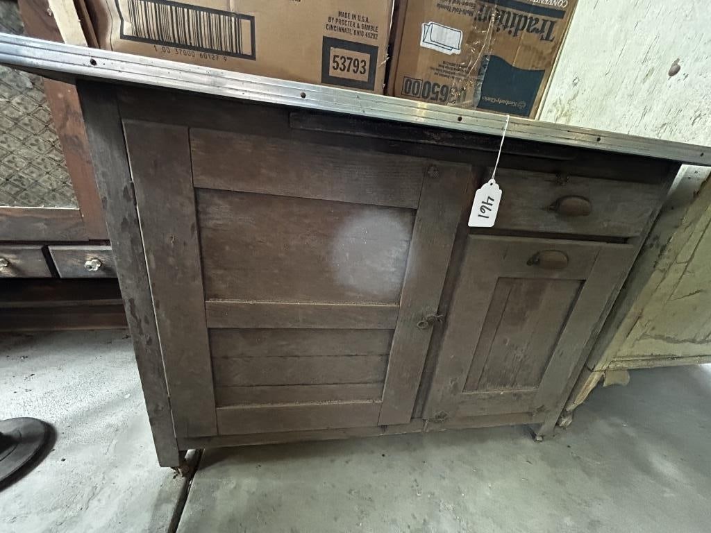 KITCHEN MARBLE COUNTER TOP WITH DRAWERS (1 of 3)