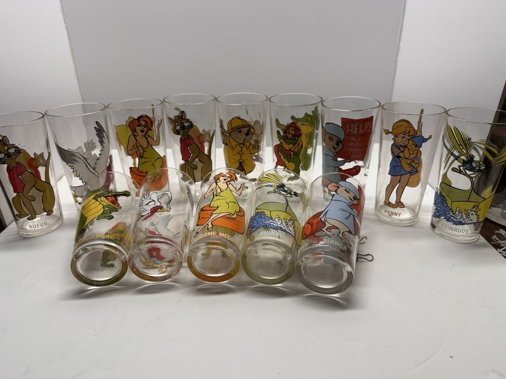 BOX OF 1977 WALT DISNEY PRODUCTIONS "THE RESCUERS: BOX OF 14 GLASSES, WALT DISNEY PRODUCTIONS "THE RESCUERS" COLLECTOR SERIES