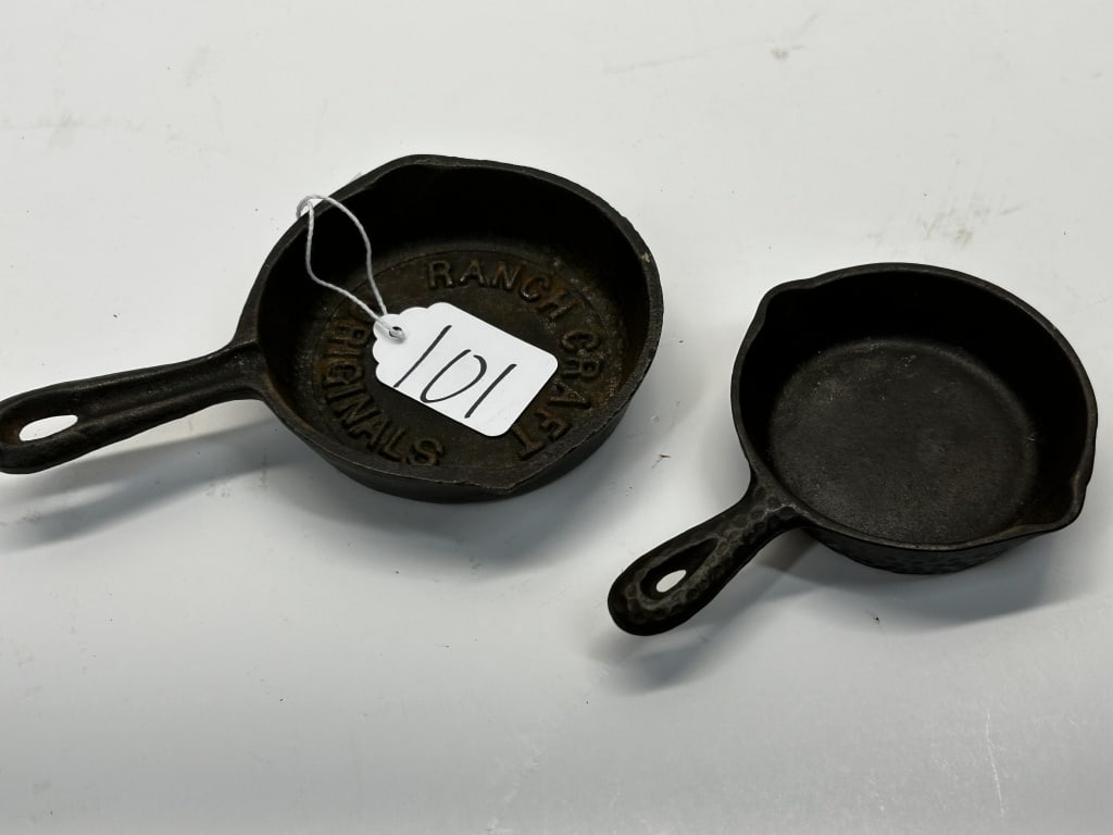 CAST IRON MINI SKILETS (1 of 4)