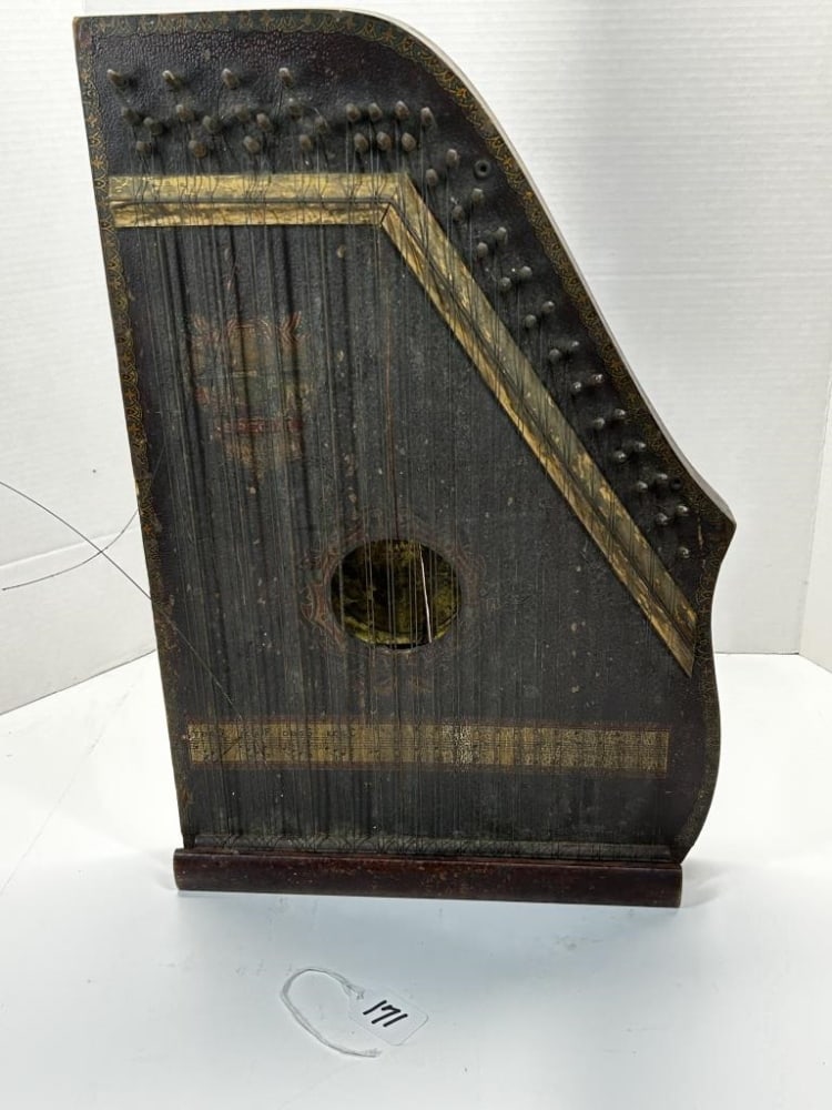 ANTIQUE MUSICAL INSTRUMENT: .