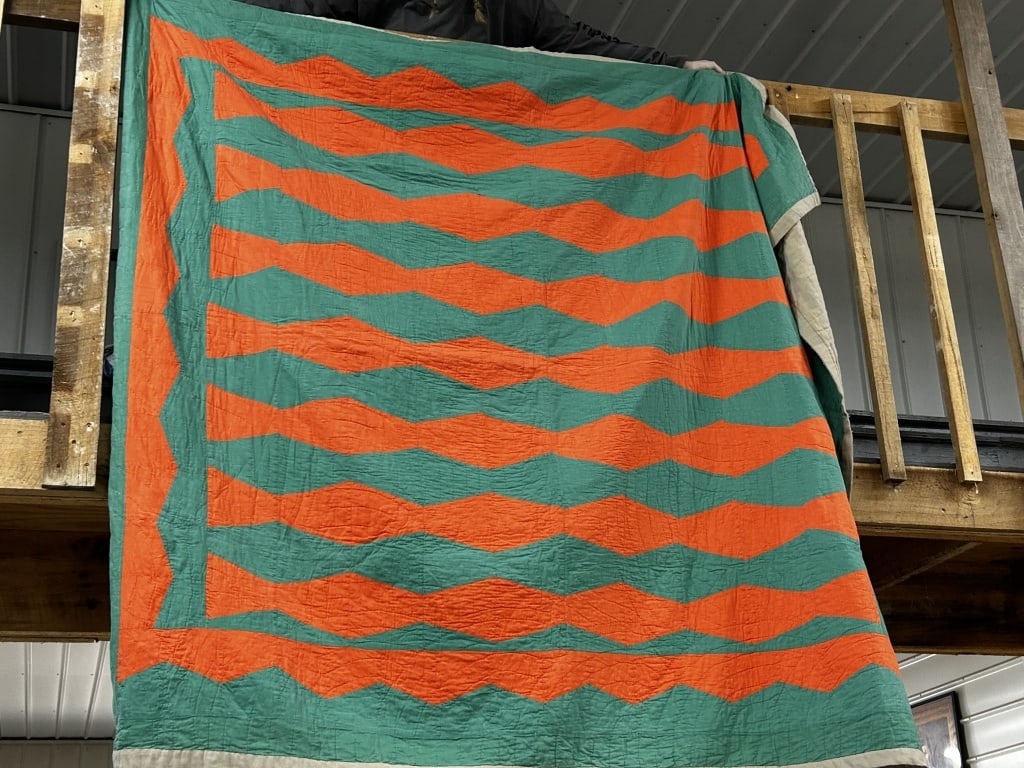 GREEN/ORANGE QUILT: 72IN X 84IN