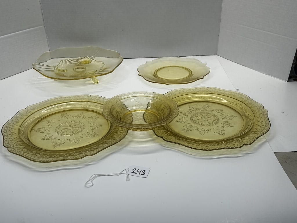 VINTAGE MUSTARD DEPRESSION GLASS: SERVING TRAYS