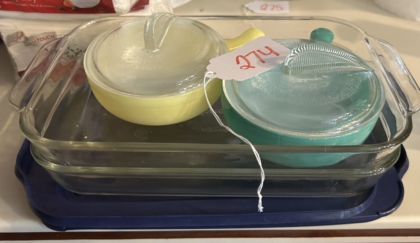 KITCHENWARE: 2 GLASS BAKING DISHES, 2 LIDDED GLASBAKE BOWLS, 1 LID FOR BAKING DISHES, PYREX