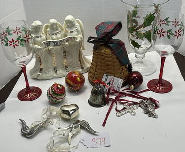 CHRISTMAS DECOR: .
