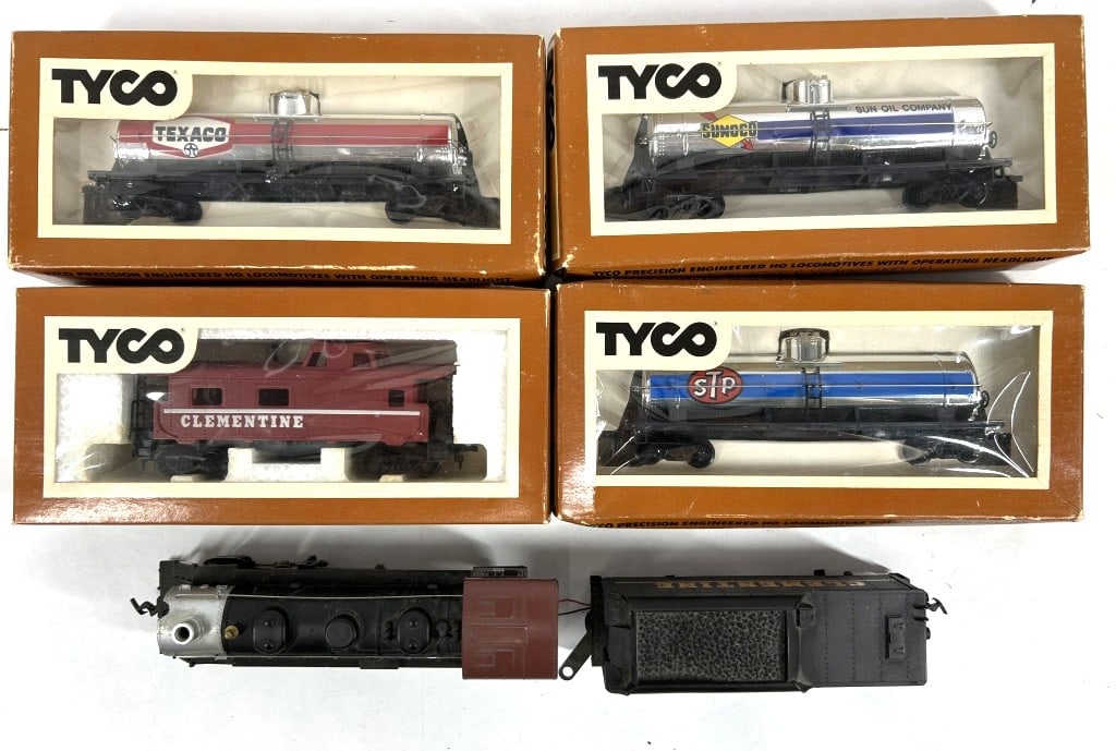 MODEL TRAIN CARS (1 of 2)