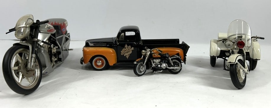 DIE CAST HARLEY: LOT INCLUDES DIE CAST HARLEY TRUCK AND 3 MOTORCYCLES