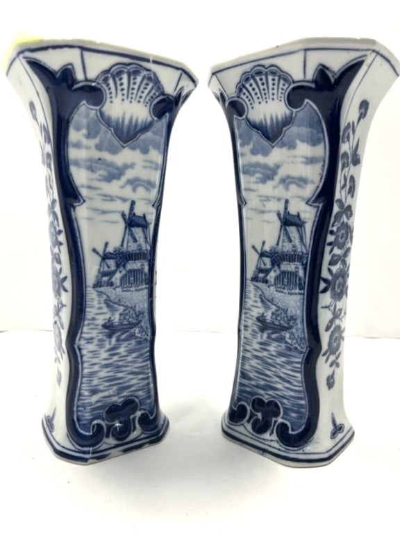 DELFT BUE PORCELAIN VASE SET (1 of 5)