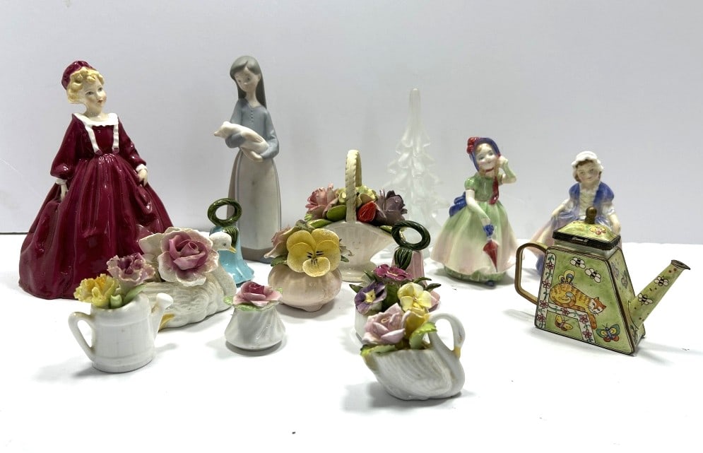 MINIATURE PORCELAIN FLORA ARRANGEMENTS (1 of 6)