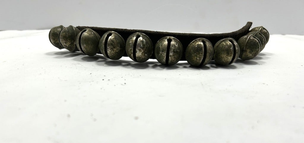 SLEIGH BELLS: ANIQUE BRASS SLEIGH BELLS ON LEATHER STRAP 10"