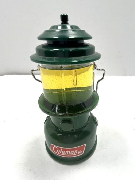 VINTAGE COLEMAN CAMPING LANTERN (1 of 6)