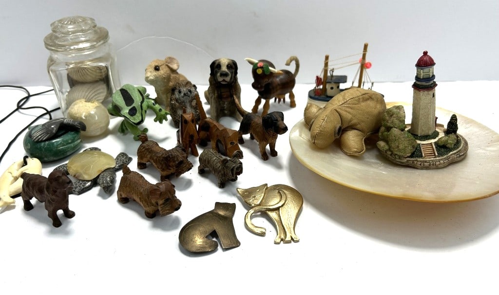 ANIMAL FIGURINES (1 of 4)