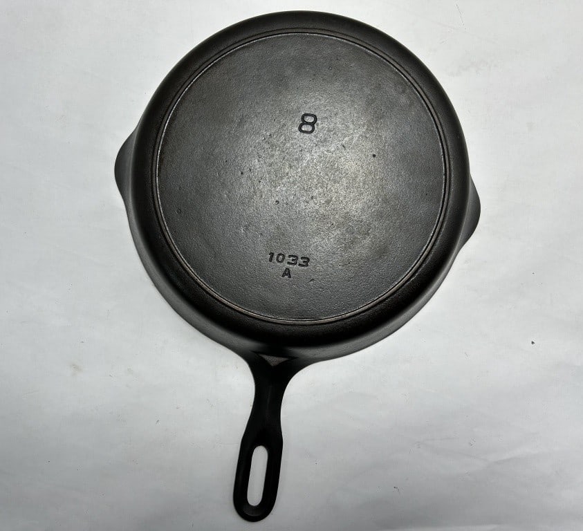 VINTAGE GRISWOLD #8 SKILLET (1 of 3)