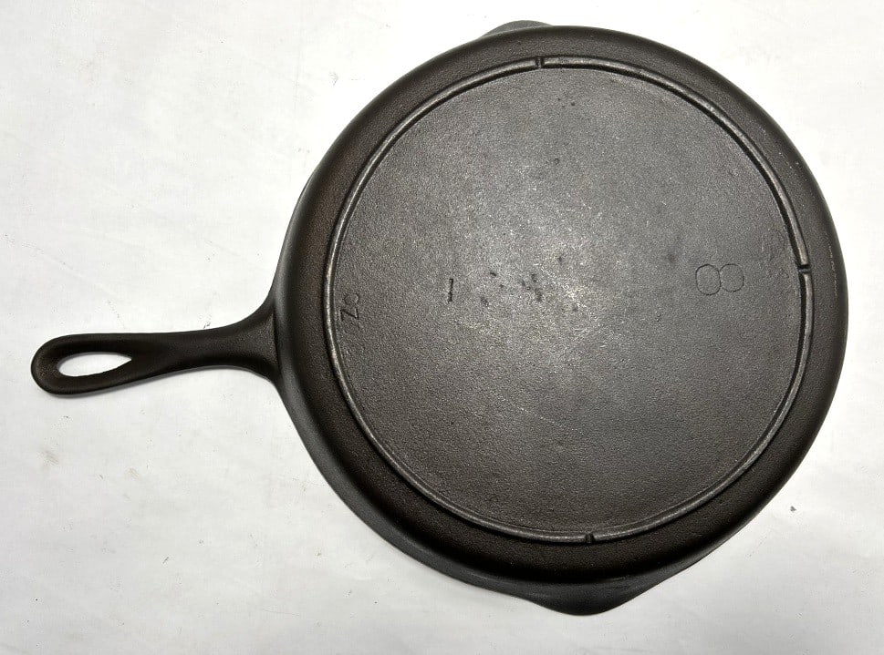VINTAGE #8 CAST IRON SKILLET: NO8 UNMARKED MANUFACTURER