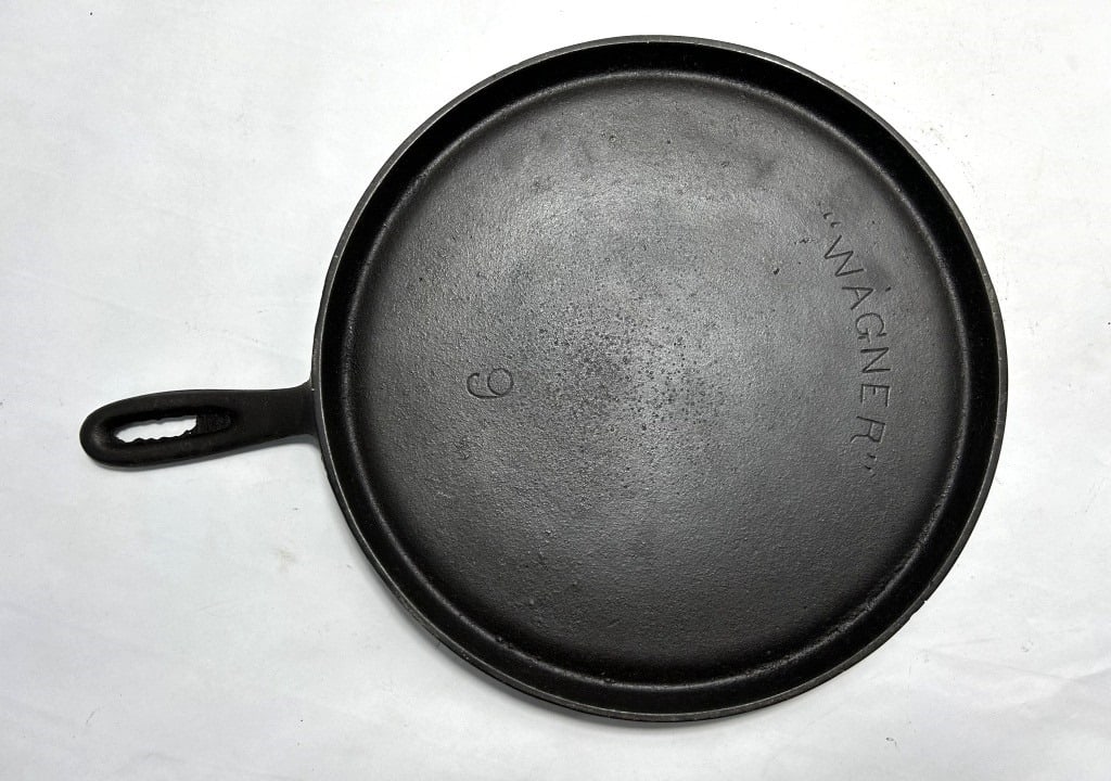 VINTAGE #9 WAGNER CAST IRON SKILLET GRIDDLE (1 of 3)