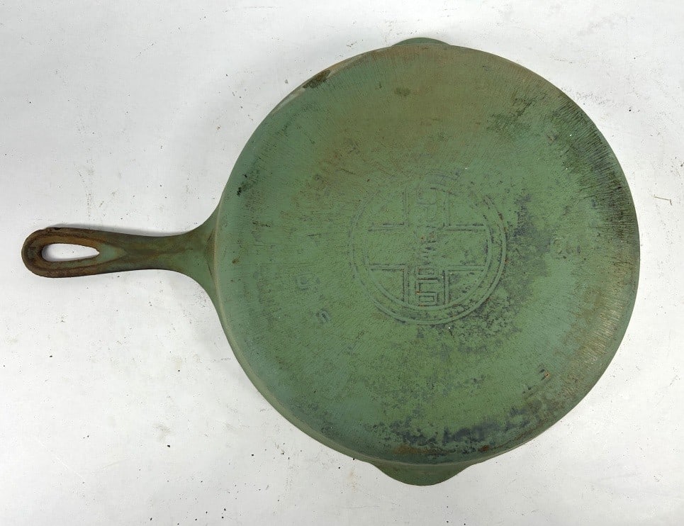 GRISWOLD #8 GREEN ENAMEL SKILLET (1 of 3)