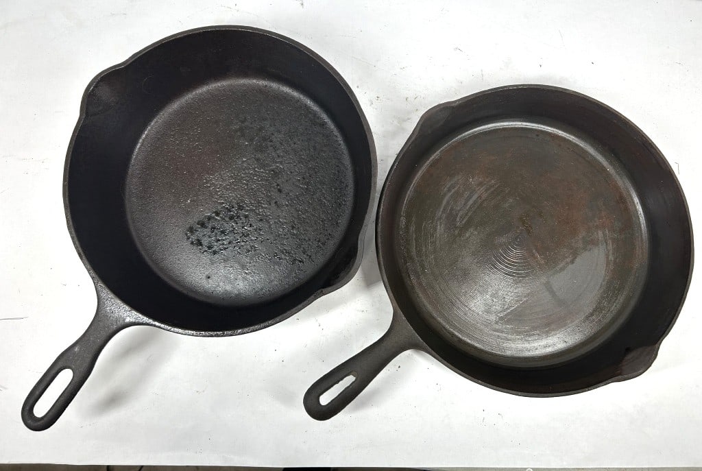 CAST IRON CHICKEN FRY PAN: LOT INCLUDES #8 CHICKEN FRY PAN AND CAST IRON SKILLET