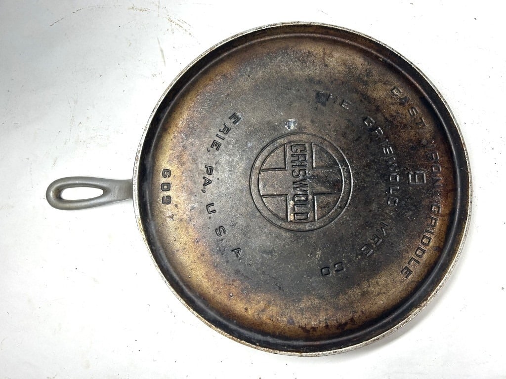 GRISWOLD #9 CAST IRON GRIDDLE (1 of 2)