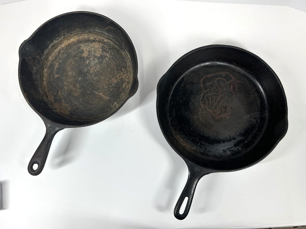 SET OF 2 CAST IRON SKILLETS (1 of 2)