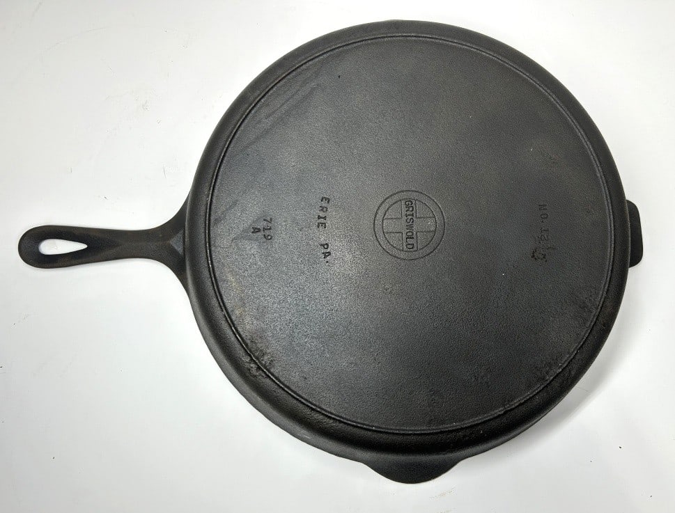 GRISWOLD #12 CAST IRON SKILLET: GRISWOLD #12 CAST IRON SKILLET