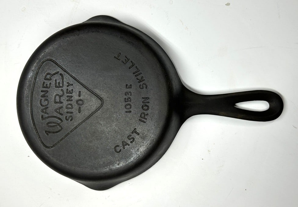 WAGNER WARE CAST IRON SKILLET (1 of 2)