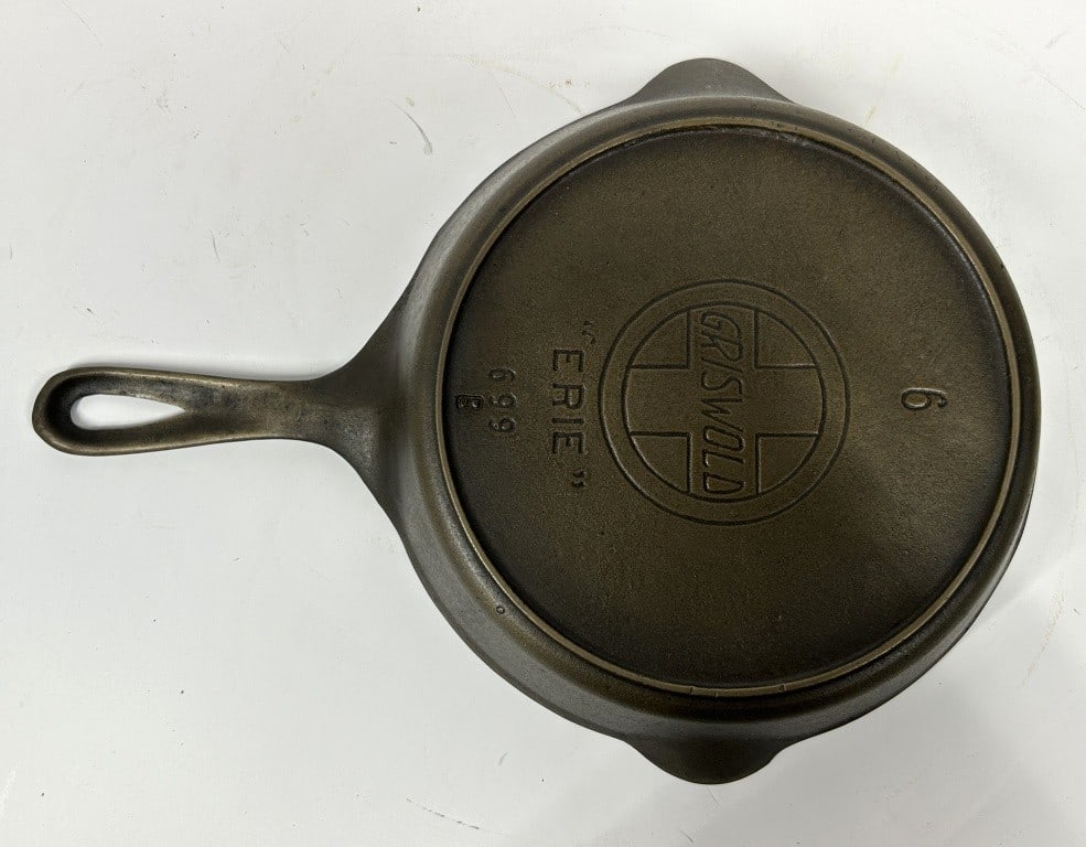 GRISWOLD #6 CAST IRON SKILLET (1 of 2)