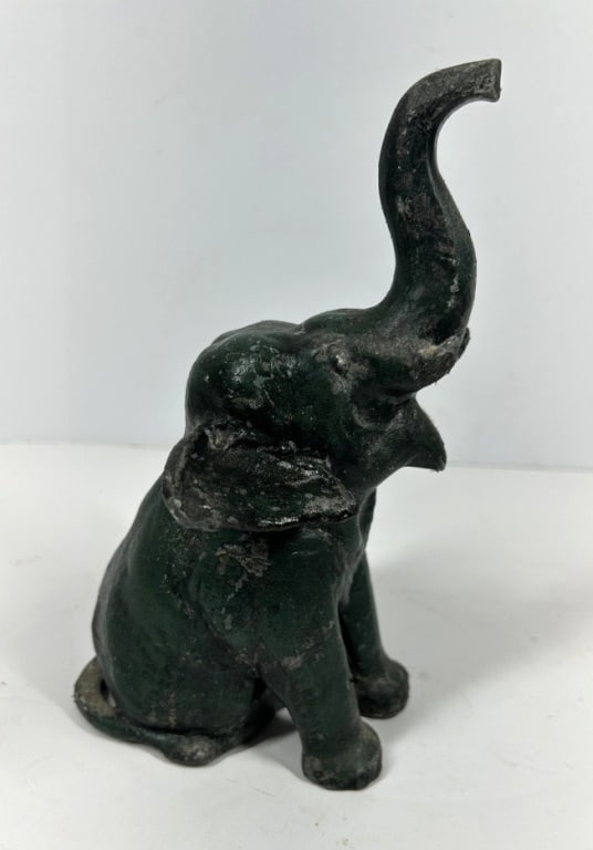 VINTAGE CAST IRON ELEPHANT DOORSTOP (1 of 2)