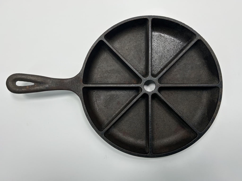 LODGE CORNBREAD SKILLET (1 of 2)