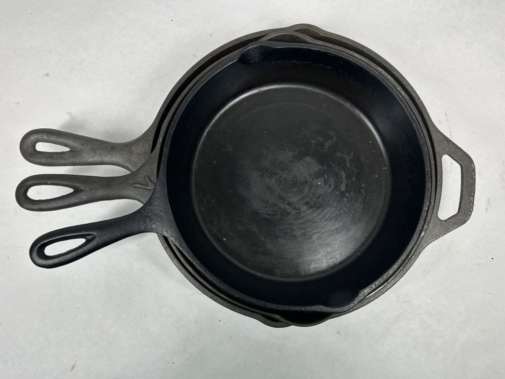 SET OF 3 CAST IRON SKILLETS (1 of 7)