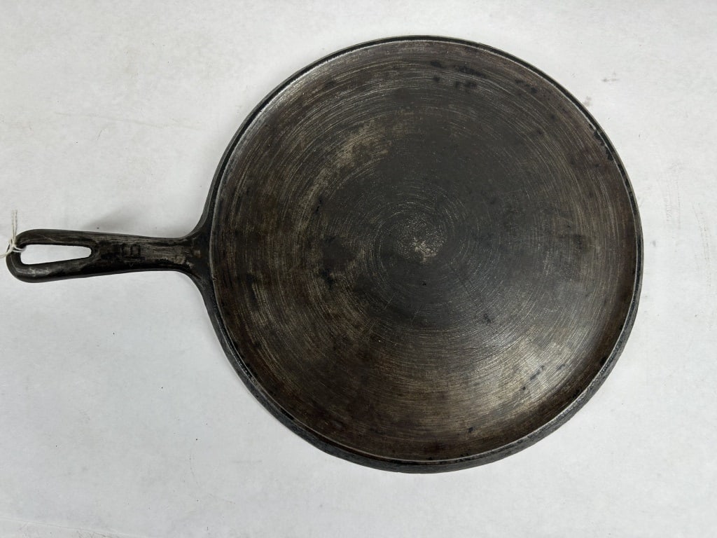 GRISWOLD NUMBER 9 HANDLE GRIDDLE (1 of 2)
