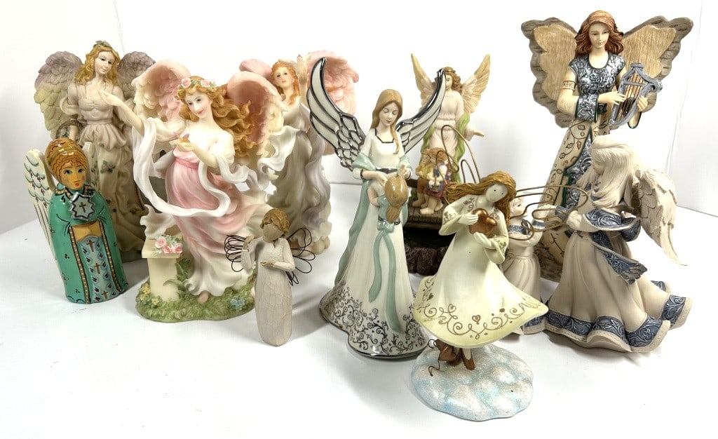 LOT OF ANGEL FIGURINES: CERAPHIN CLASSICS COLLECTIBLE ANGEL PIECES