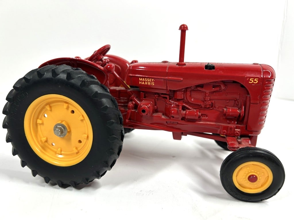 ERTL 1/16 S MASSEY HARRIS (1 of 5)