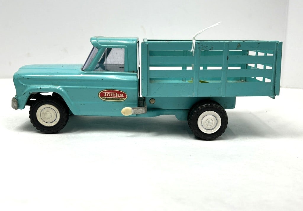 VINTAGE 1960S VINTAGE TONKA TOY TRUCK: VINTAGE 1960S VINTAGE TONKA TOY TRUCK