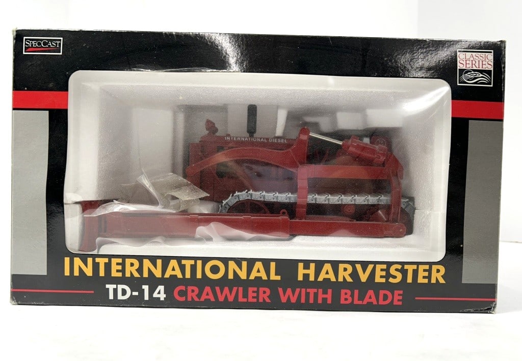 SPEC CAST INTERNATIONAL TD-14 CRAWLER WITH BLADE: 1/16 SPECCAST INTERNATIONAL HARVESTER TD-14 CRAWLER WITH BLADE